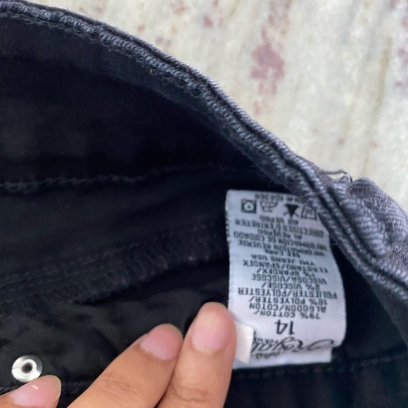 Short. - Picture 7 of 8